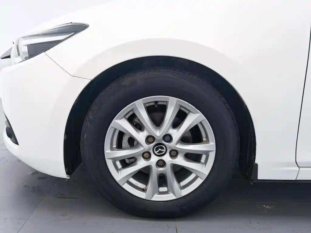Mazda 3 Axela 2018 — фото 17