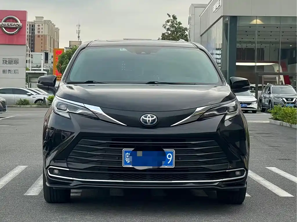 Toyota Sienna 2023 — фото 2
