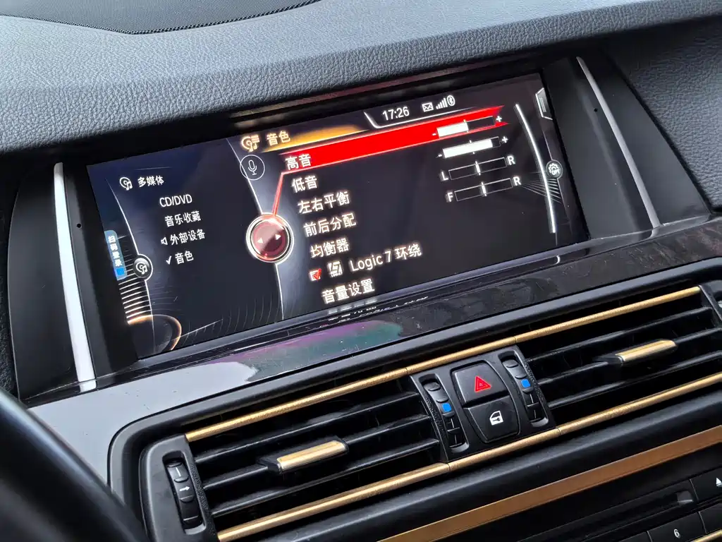 BMW 5 Series 2015 — фото 18