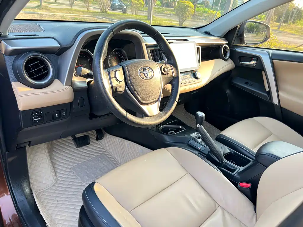 Toyota RAV4 2017 — фото 11