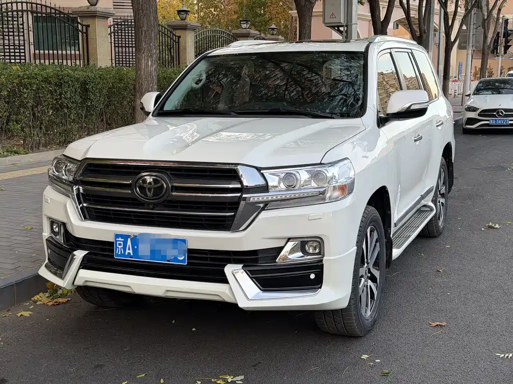 Toyota Land Cruiser 2019 — фото 1
