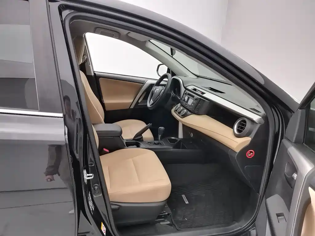 Toyota RAV4 2017 — фото 17