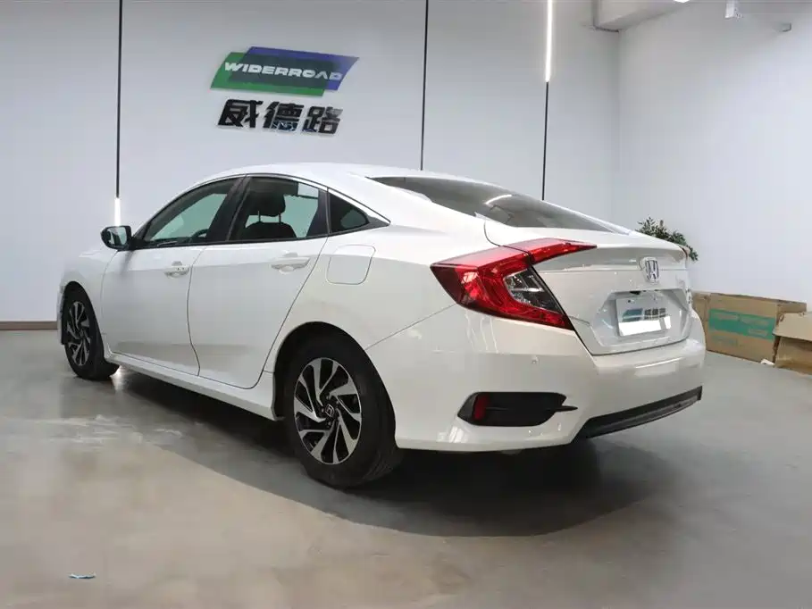 Honda Civic 2016 — фото 4