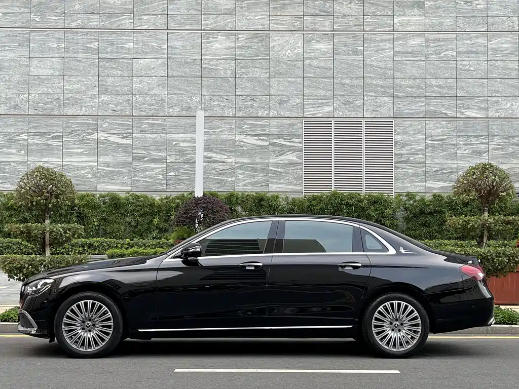Mercedes-Benz E-Class 2023 — фото 3