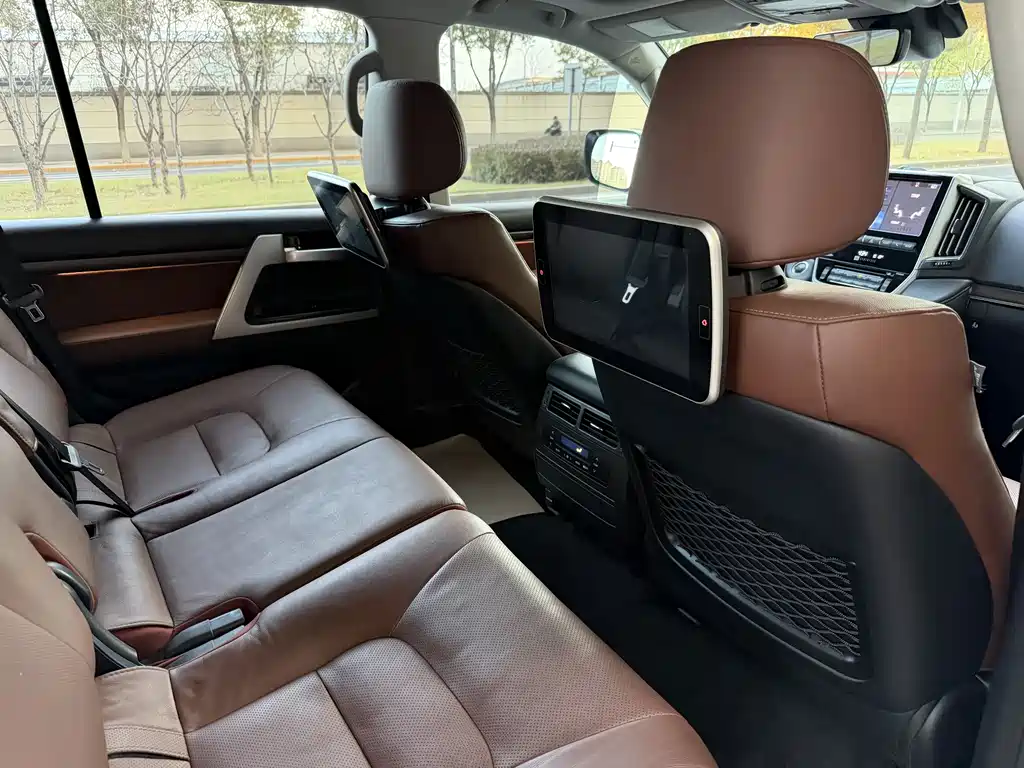 Toyota Land Cruiser 2019 — фото 11