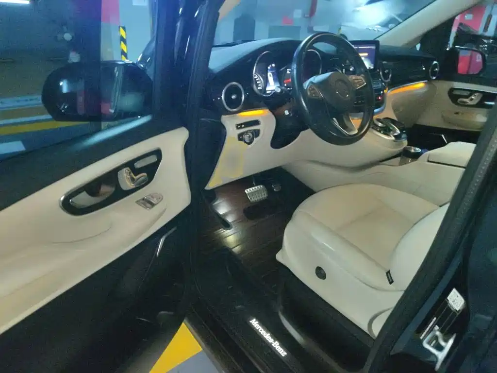 Mercedes-Benz V-Class 2018 — фото 17