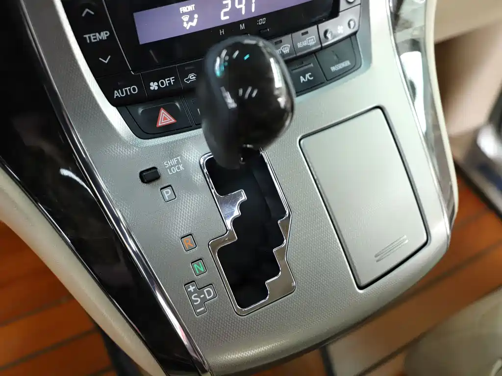 Toyota Alphard 2014 — фото 11