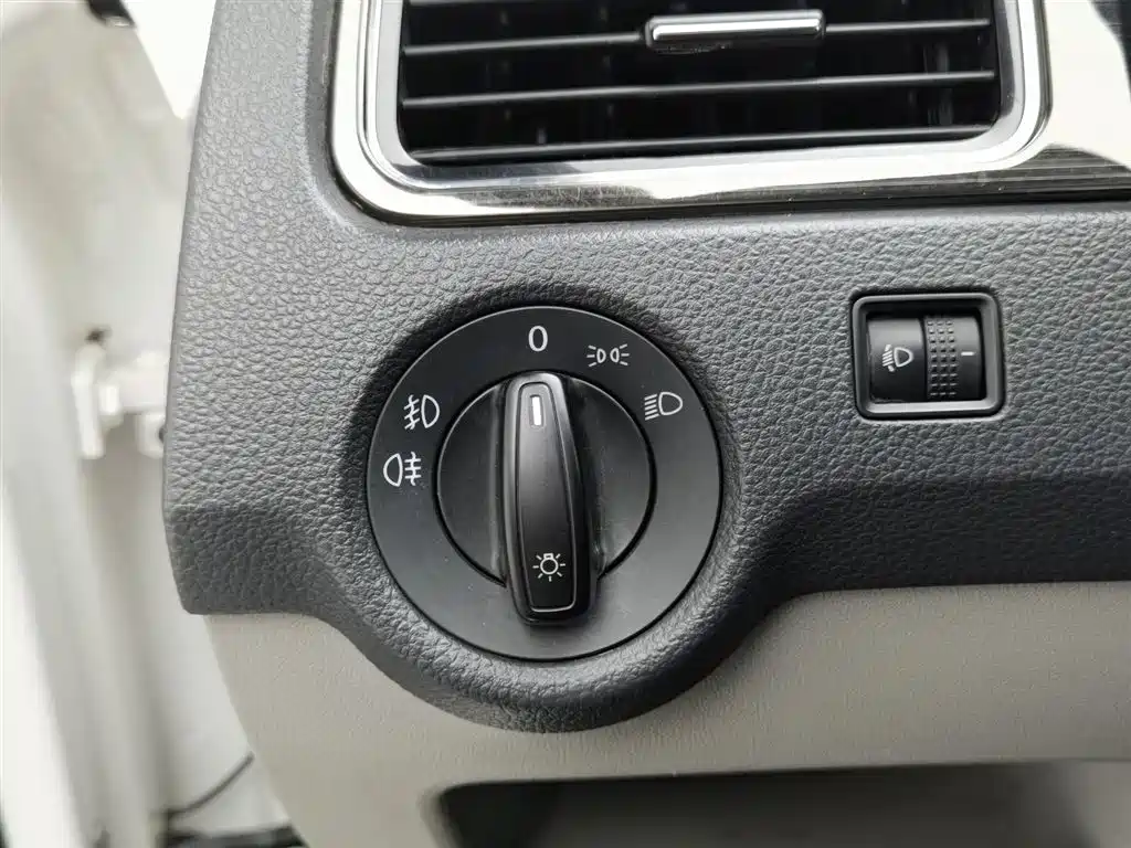 Skoda Rapid 2018 — фото 21