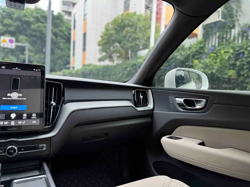 Volvo XC60 2025 — фото 12