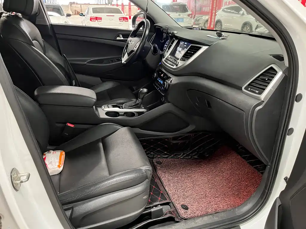 Hyundai Tucson 2017 — фото 12