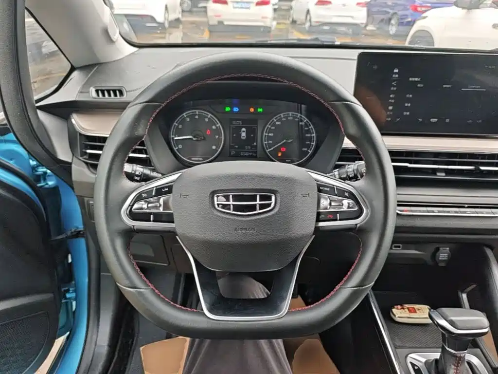 Geely Vision X3 2022 — фото 11