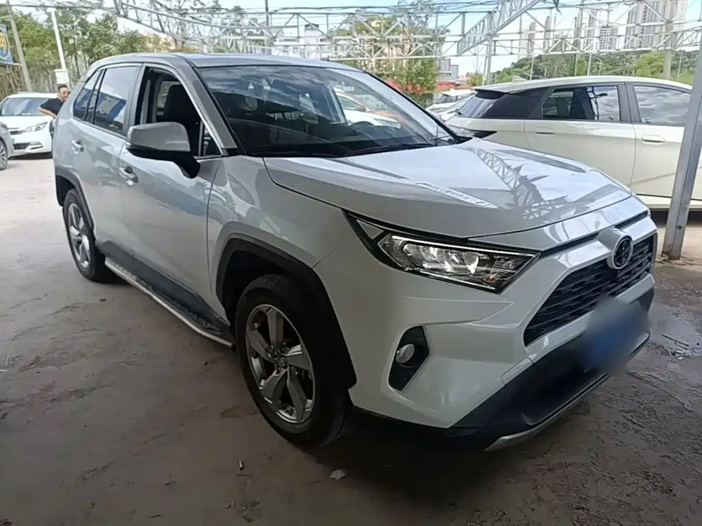 Toyota RAV4 2022 — фото 4