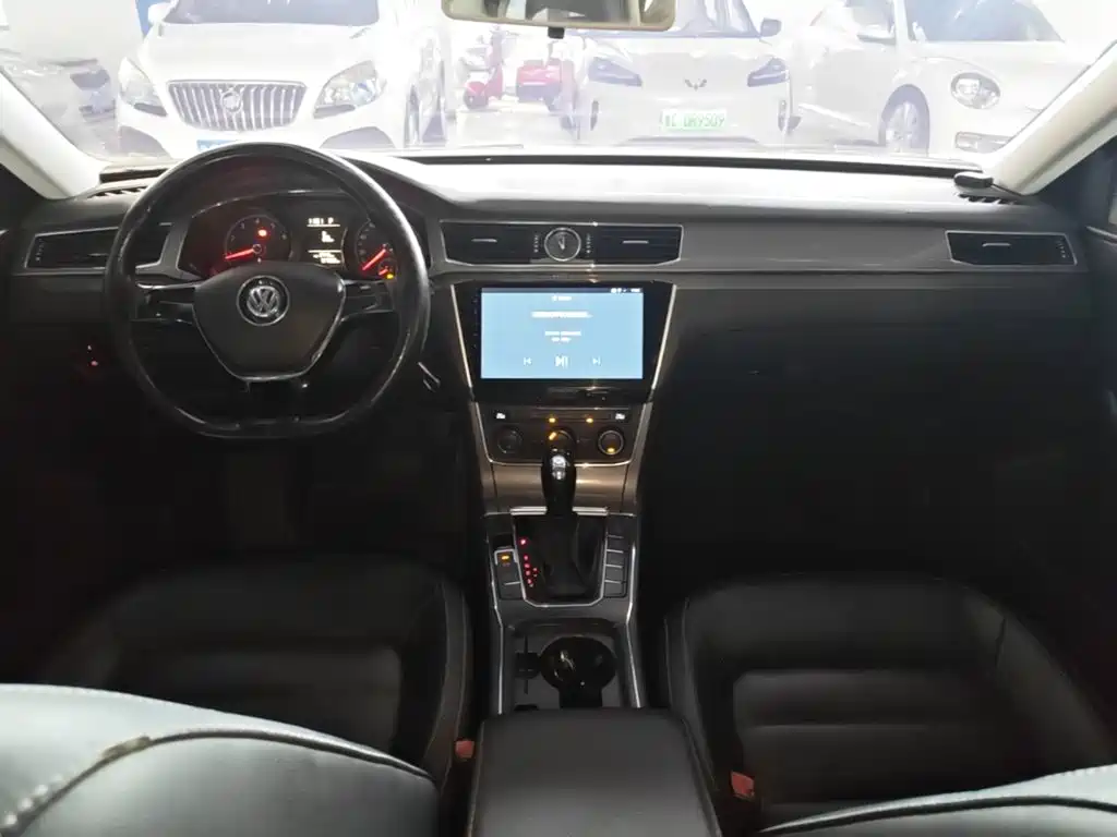 Volkswagen Passat 2017 — фото 10