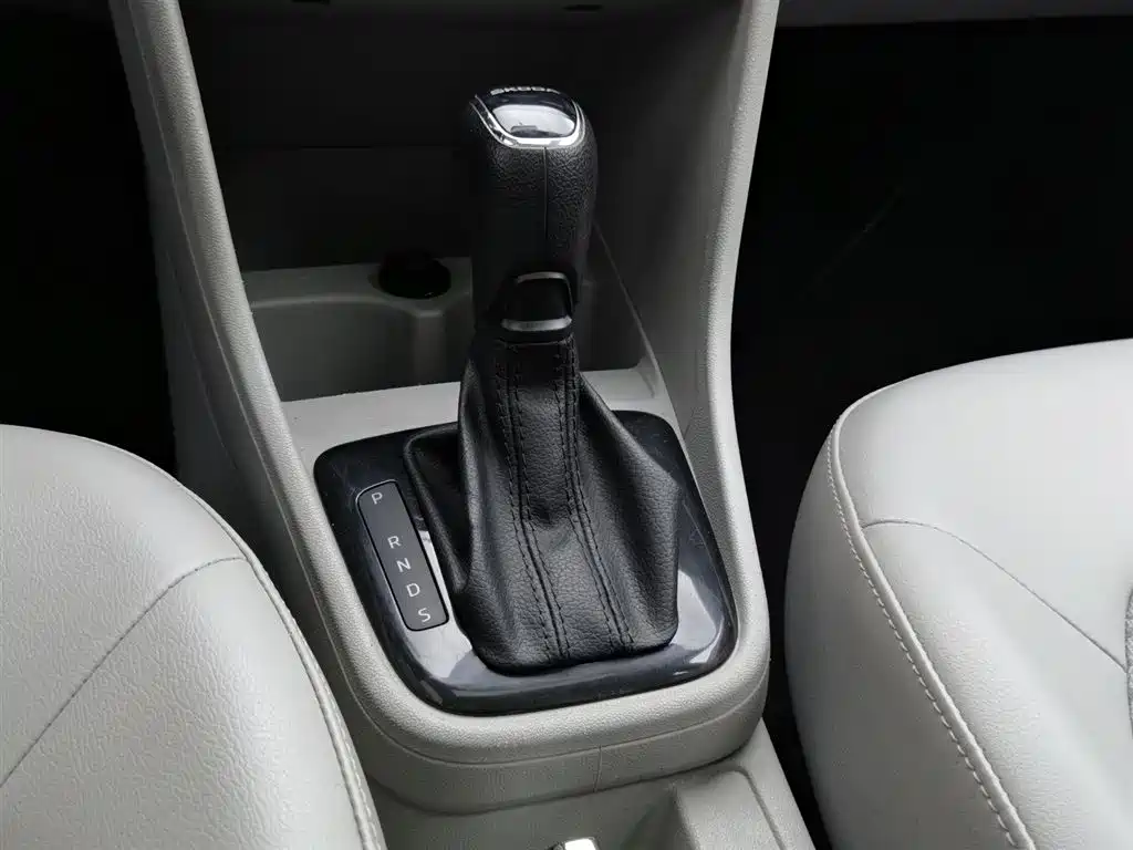 Skoda Rapid 2018 — фото 13
