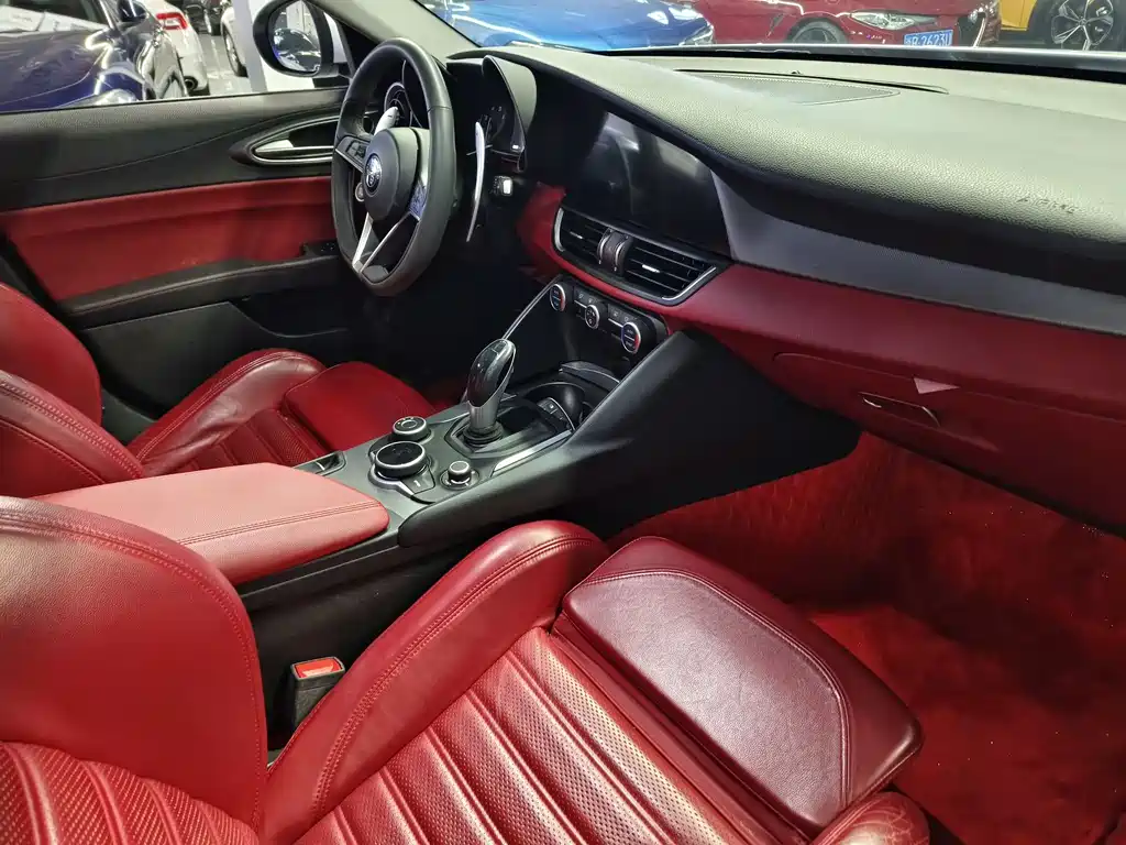 Alfa Romeo Giulia 2017 — фото 14