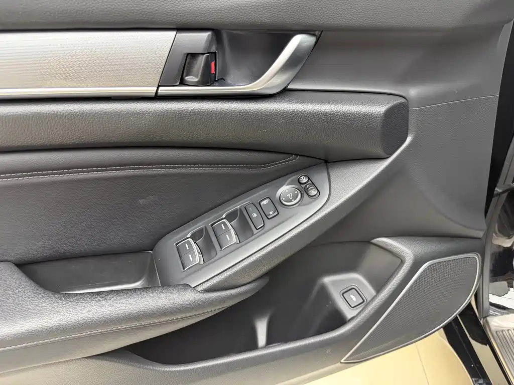 Honda Accord 2023 — фото 15