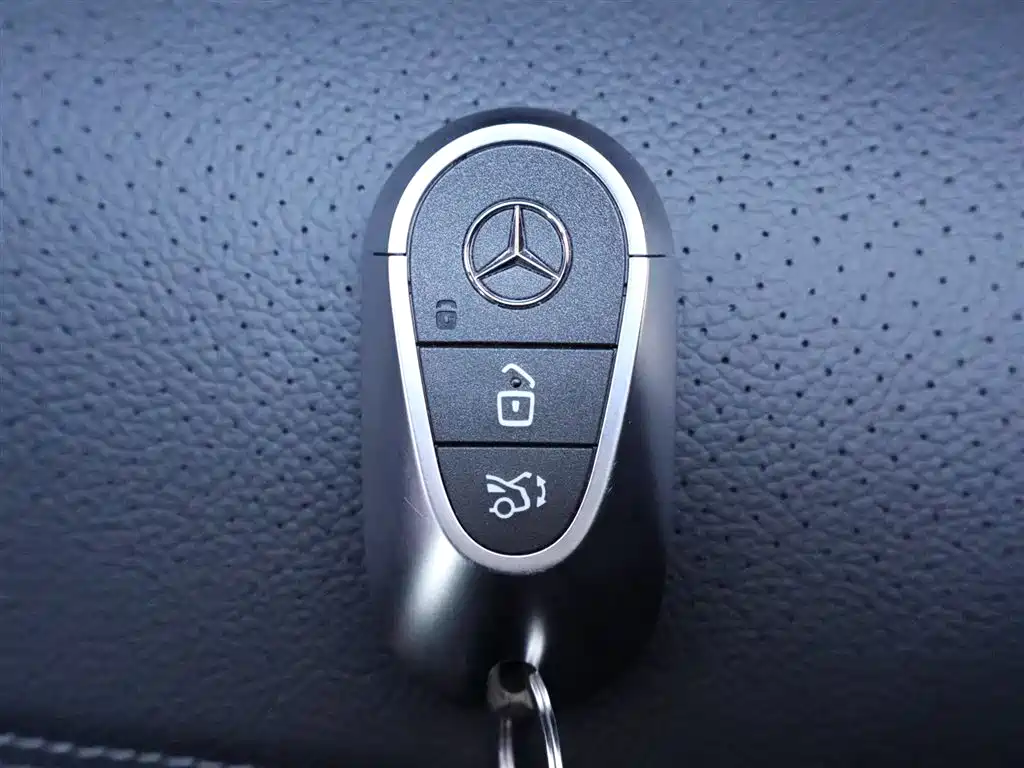 Mercedes-Benz C-Class 2025 — фото 25