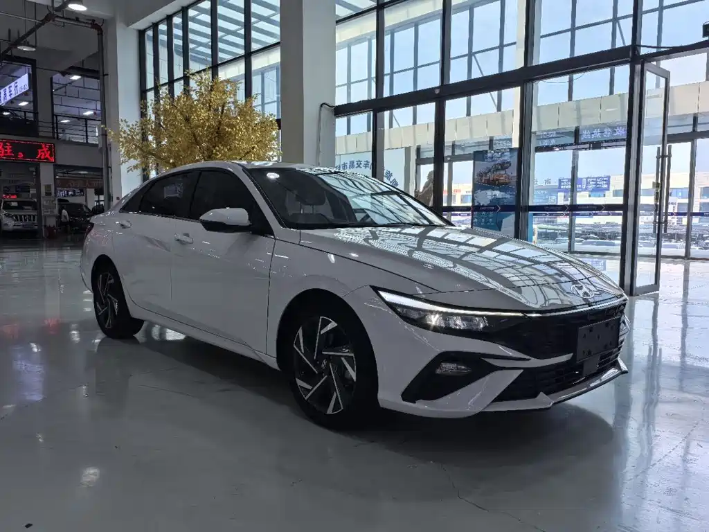 Hyundai Elantra 2023