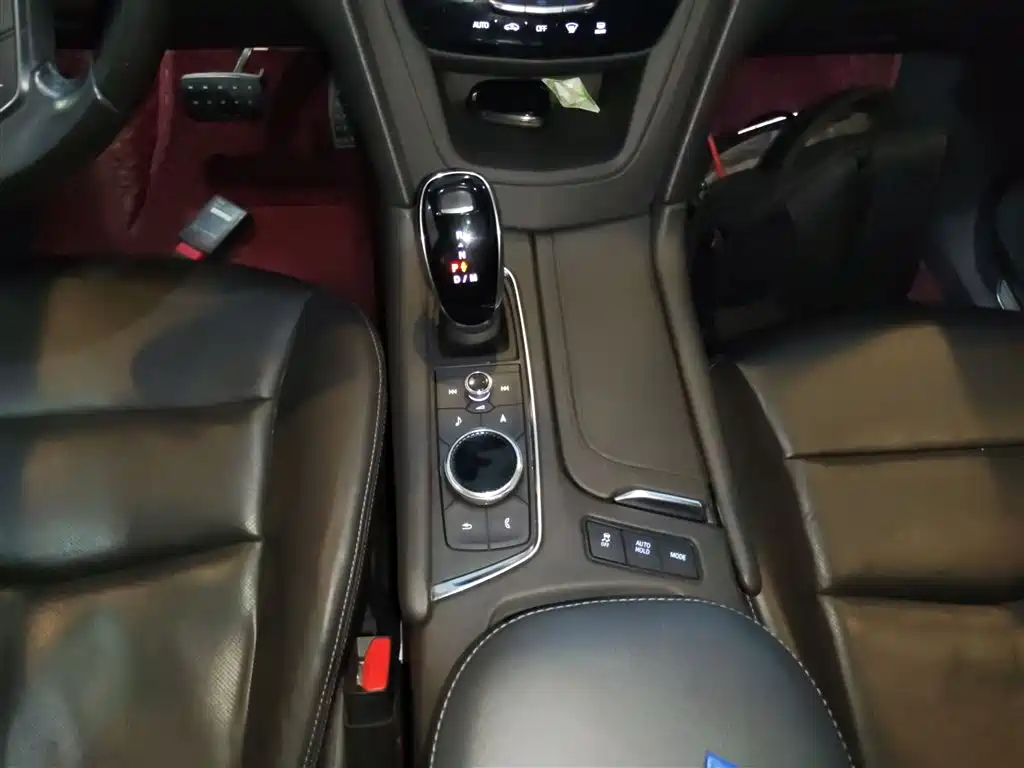 Cadillac XT5 2019 — фото 10