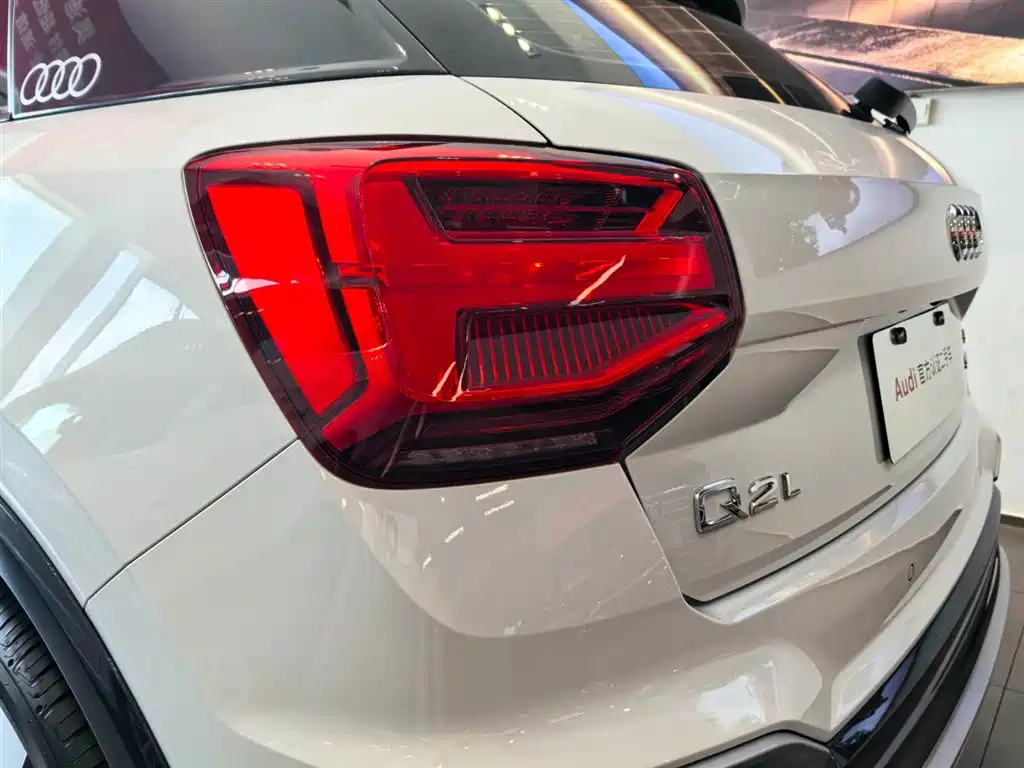 Audi Q2L 2024 — фото 18