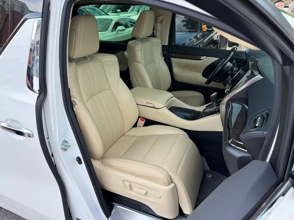 Toyota Vellfire 2022 — фото 12