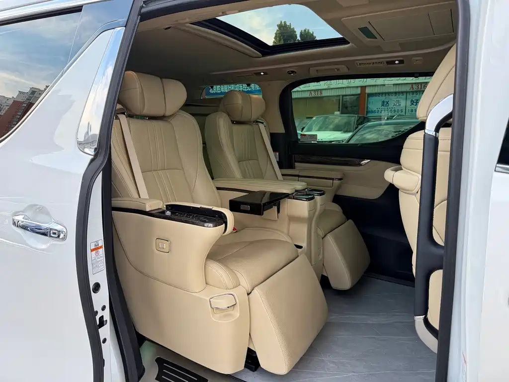 Toyota Vellfire 2022 — фото 13