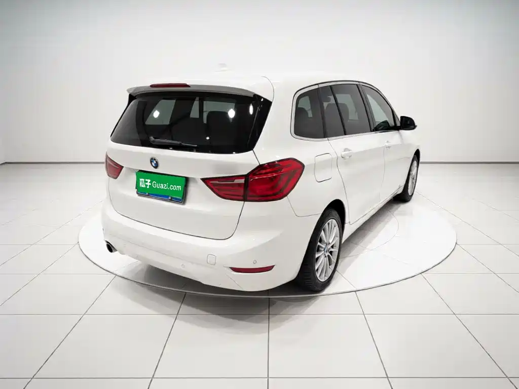 BMW 2 Series Wagon 2018 — фото 6