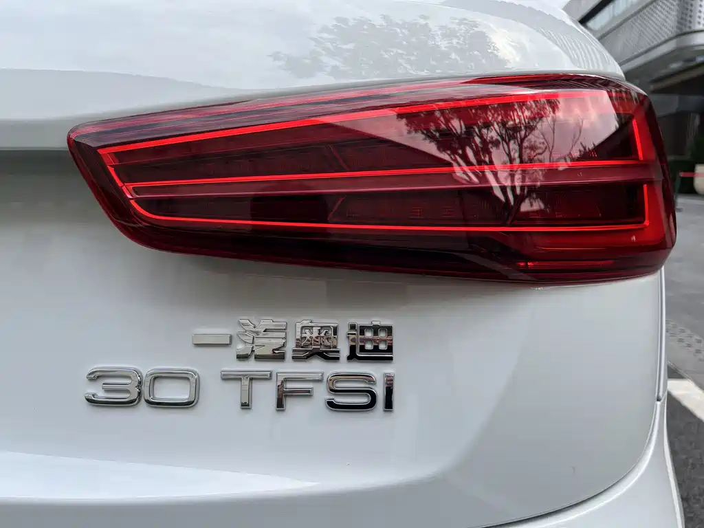 Audi Q3 2016 — фото 27