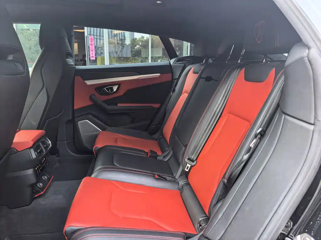 Lamborghini Urus 2019 — фото 16