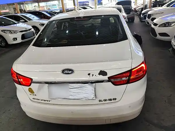 Ford Escort 2015
