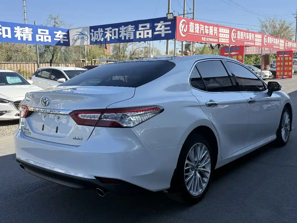 Toyota Camry 2018 — фото 9
