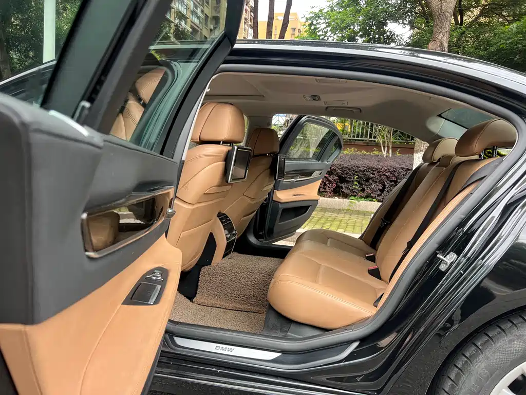 BMW 7 Series 2013 — фото 20