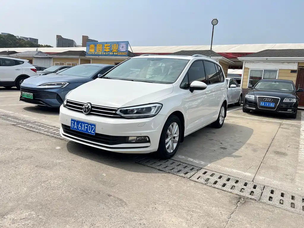 Volkswagen Touran 2017 — фото 3