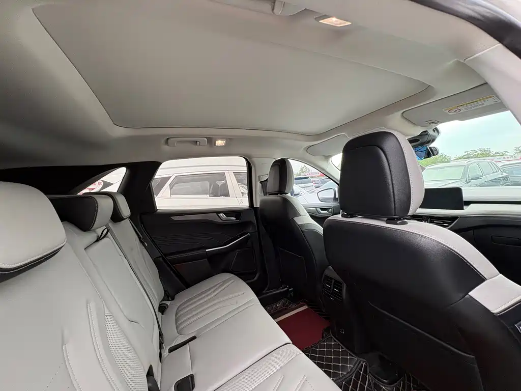 Ford Escape 2020 — фото 15
