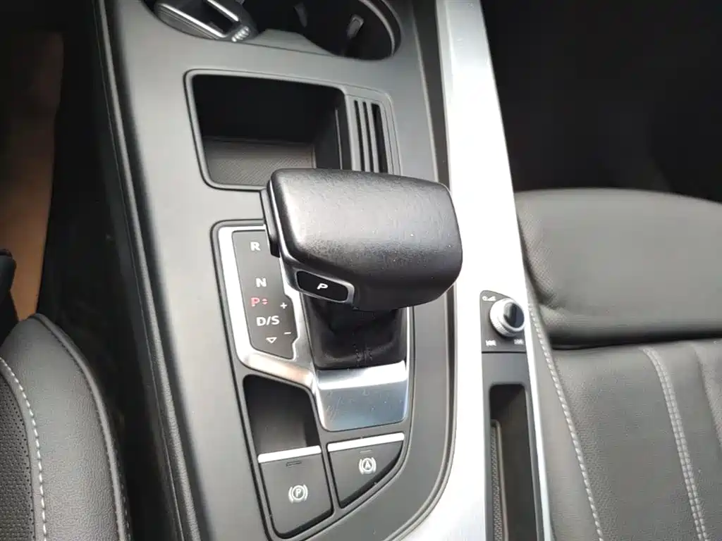 Audi A4L 2021 — фото 14