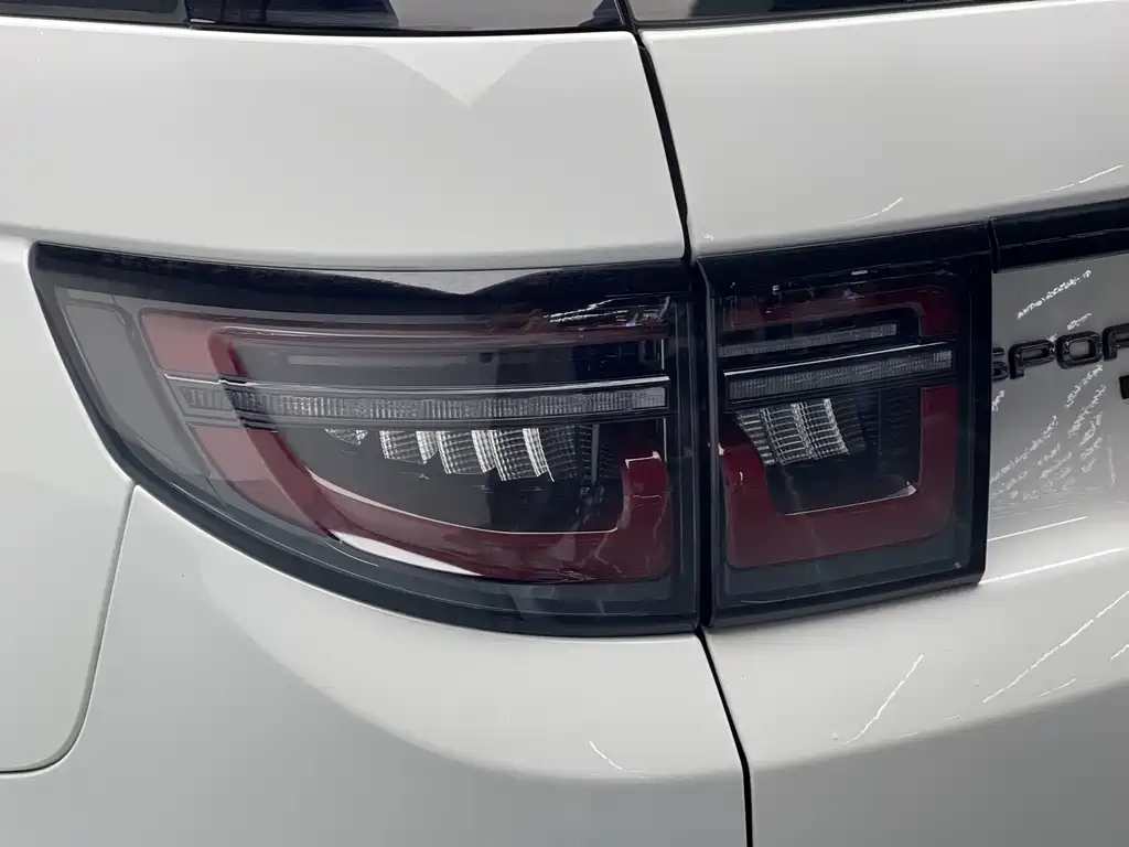 Land Rover Discovery Sport 2023 — фото 13