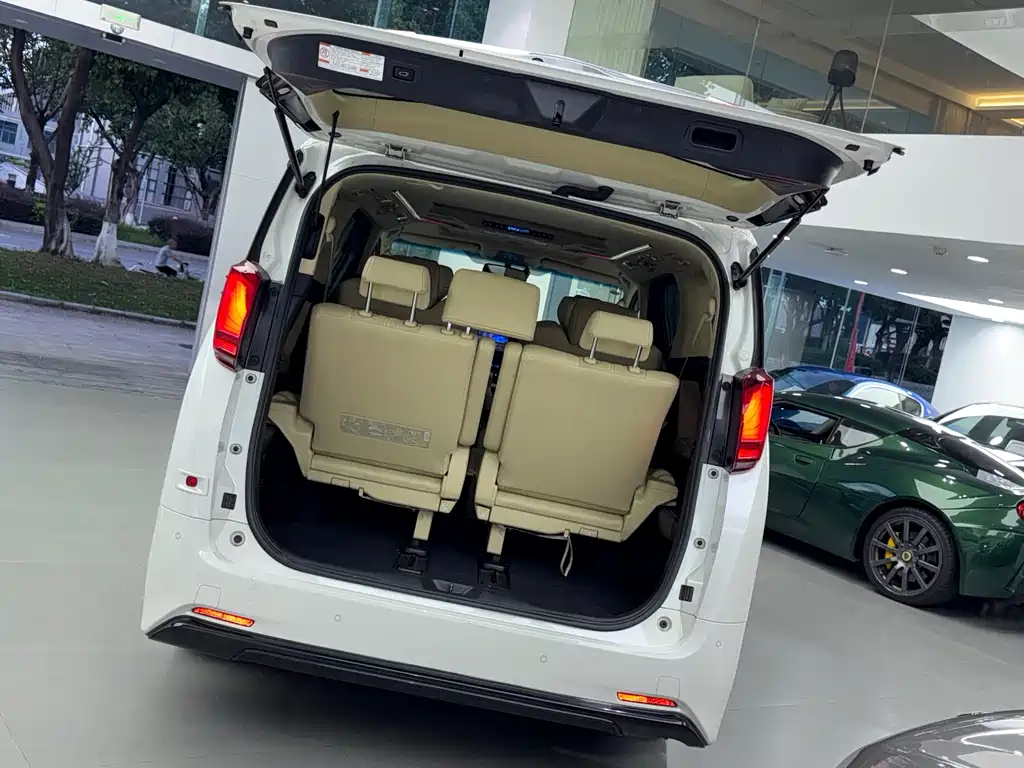 Toyota Alphard 2018 — фото 10