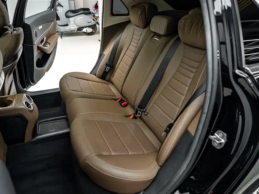 Mercedes-Benz E-Class 2020 — фото 24
