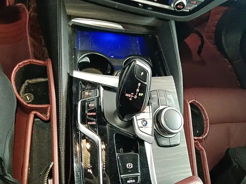 BMW 5 Series 2022 — фото 14