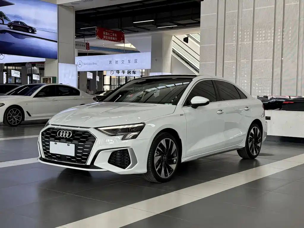 Audi A3 2023 — фото 1