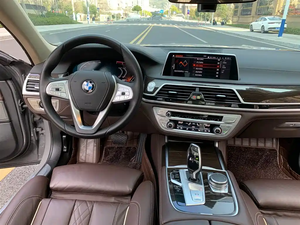 BMW 7 Series 2022 — фото 11