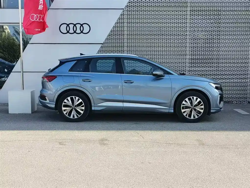 Audi Q4 e-tron 2024 — фото 4