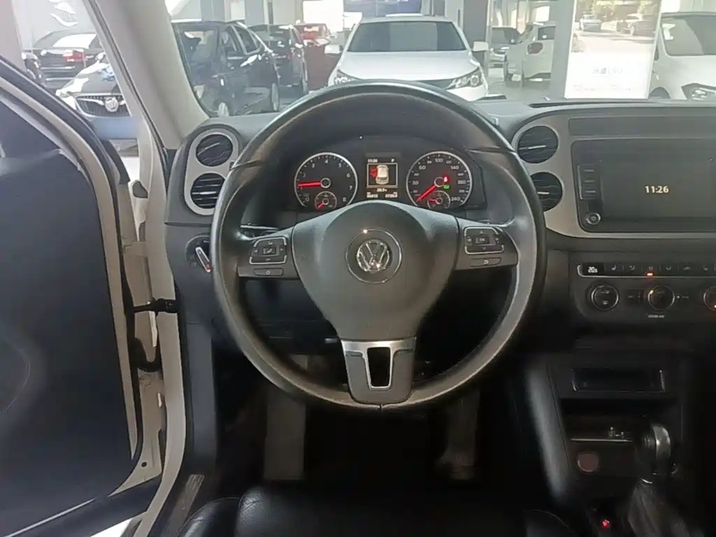 Volkswagen Tiguan 2016 — фото 11