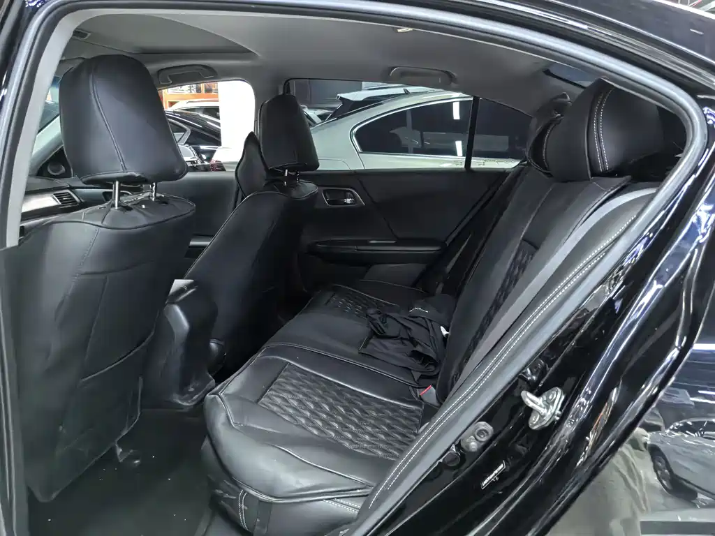 Honda Accord 2015 — фото 10