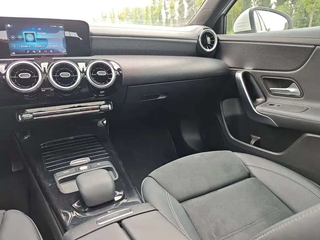 Mercedes-Benz A-Class 2019 — фото 14