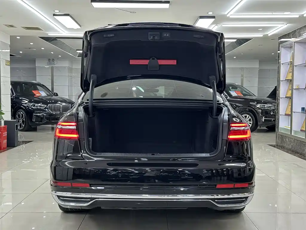 Audi A8 2019 — фото 7