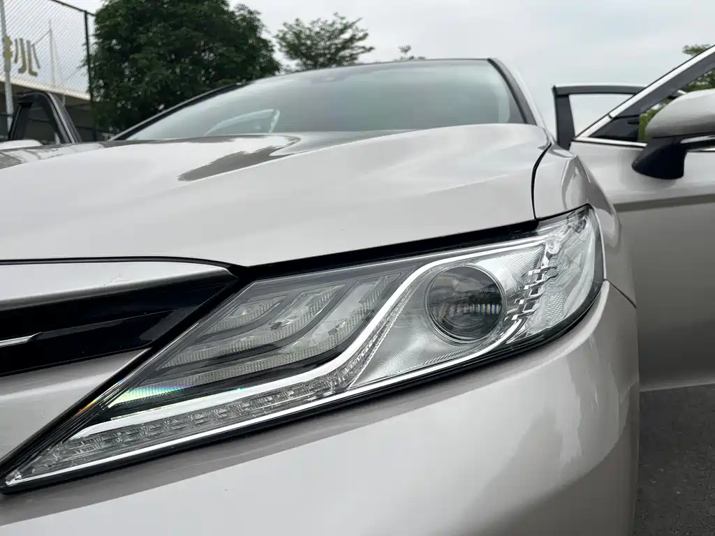 Toyota Camry 2019 — фото 20