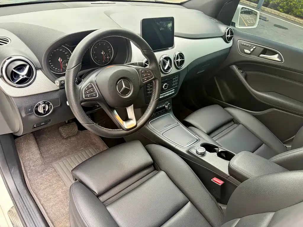Mercedes-Benz B-Class 2017 — фото 20