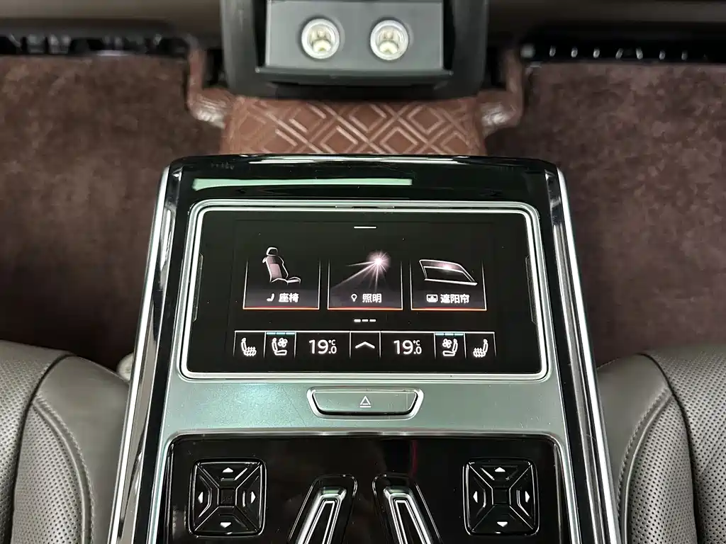 Audi A8 2019 — фото 25