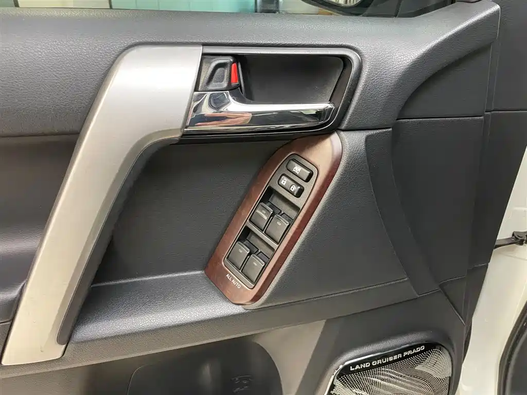Toyota Prado 2016 — фото 10